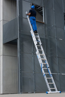 Универсальная трехсекционная лестница +S stabilo 5.95м